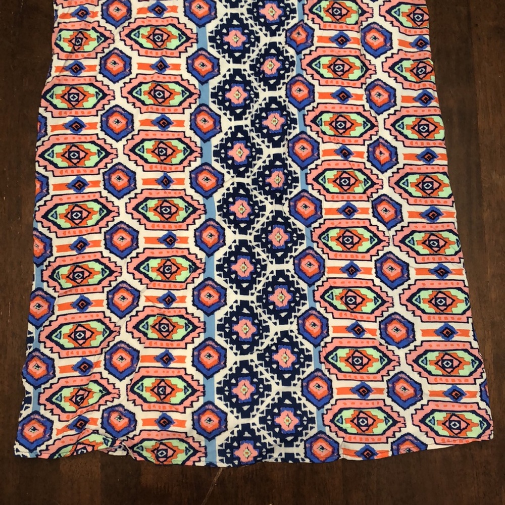 Patterned Shift Dress - Picture 3 of 8